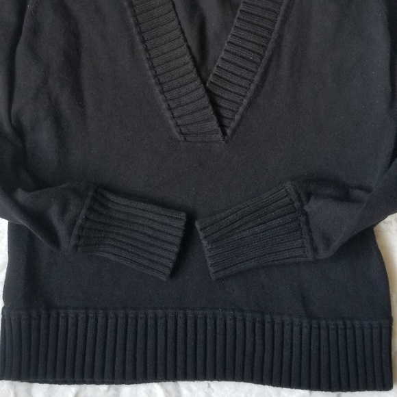 Liz Claiborne deep V neck sweater - Picture 5 of 5